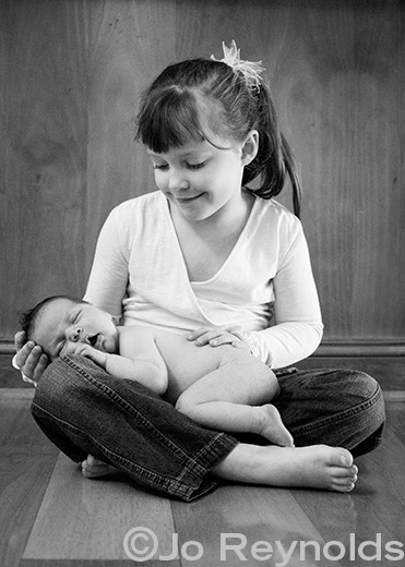 Adelaide Newborn with her big sister